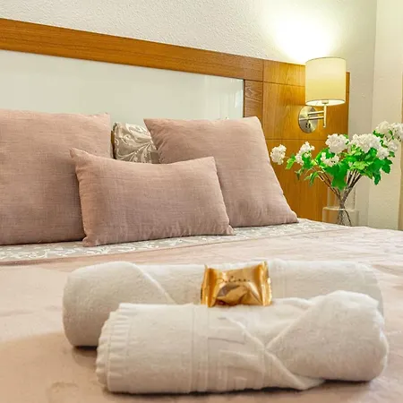 Apartment Albatros Garden & Heated Pool